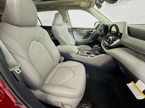 New 2026 Toyota Highlander Platinum AWD/4WD image 29