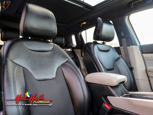 Used 2023 Jeep Compass Latitude w/ Sun and Sound Group image 16