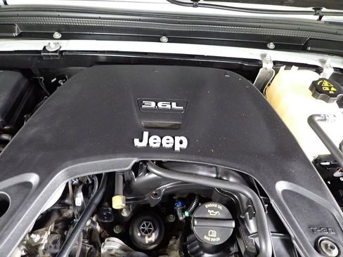 Used 2020 Jeep Gladiator Mojave w/ Dual Top Group AWD/4WD image 13