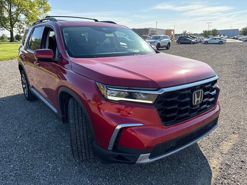 Used 2025 Honda Pilot Elite image 15