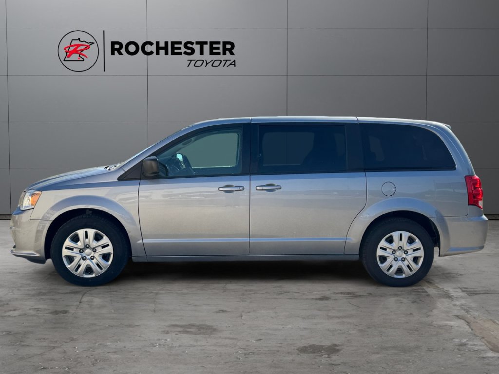 Used 2018 Dodge Grand Caravan SE FWD image 2