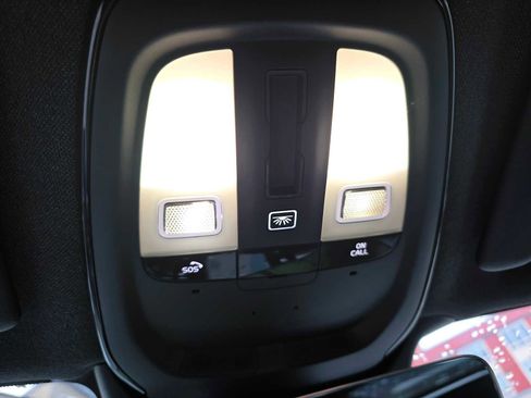 Certified 2022 Volvo XC40 P8 Recharge Ultimate image 43