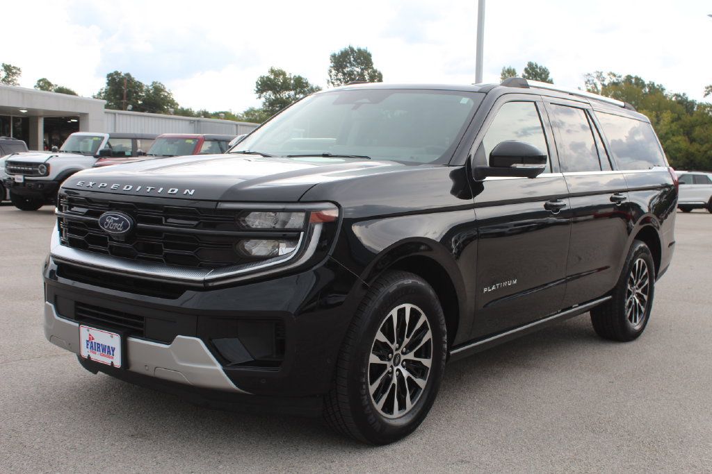 Used 2025 Ford Expedition Max Platinum AWD/4WD image 3