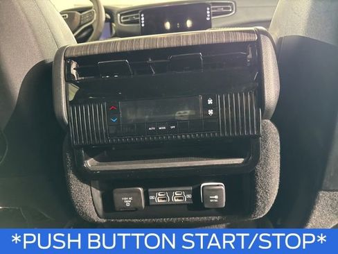 Used 2024 Jeep Wagoneer L Series II image 15