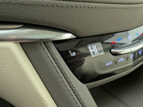 Certified 2023 Cadillac XT5 Premium Luxury w/ LPO, Floor Liner Package image 9