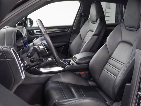 Certified 2019 Porsche Cayenne Turbo image 5