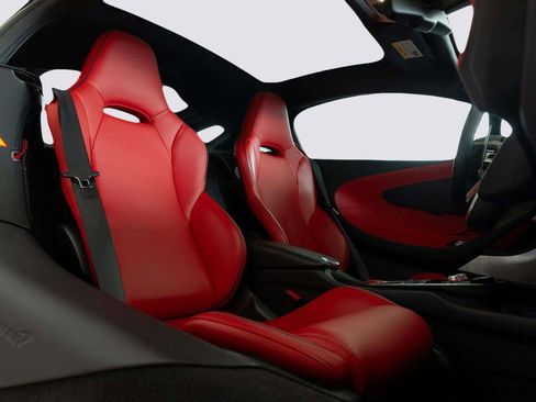 Used 2023 McLaren GT RWD image 32