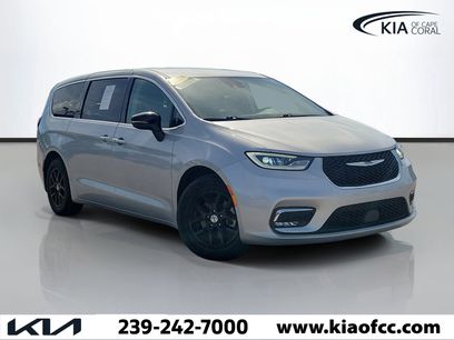 Used 2024 Chrysler Pacifica Touring-L