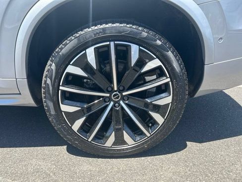 Certified 2025 Volvo XC90 B6 Plus AWD/4WD image 9