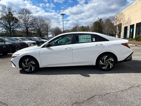 Certified 2025 Hyundai Elantra Sport image 8