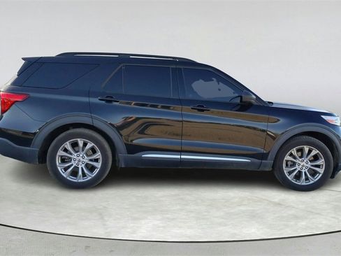 Used 2020 Ford Explorer XLT w/ Equipment Group 202A image 7