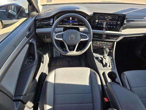 Used 2025 Volkswagen Jetta SE image 11