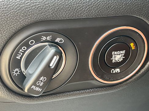 Used 2018 Maserati Levante image 48