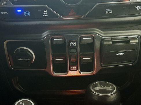 Used 2023 Jeep Wrangler Sahara w/ Cold Weather Group image 25