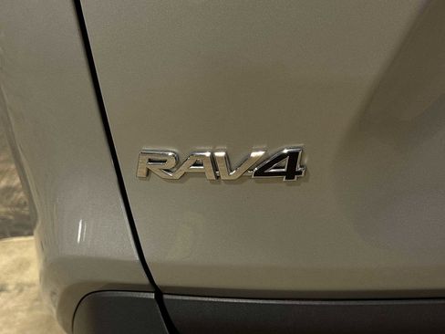 Used 2022 Toyota RAV4 XLE AWD/4WD image 25