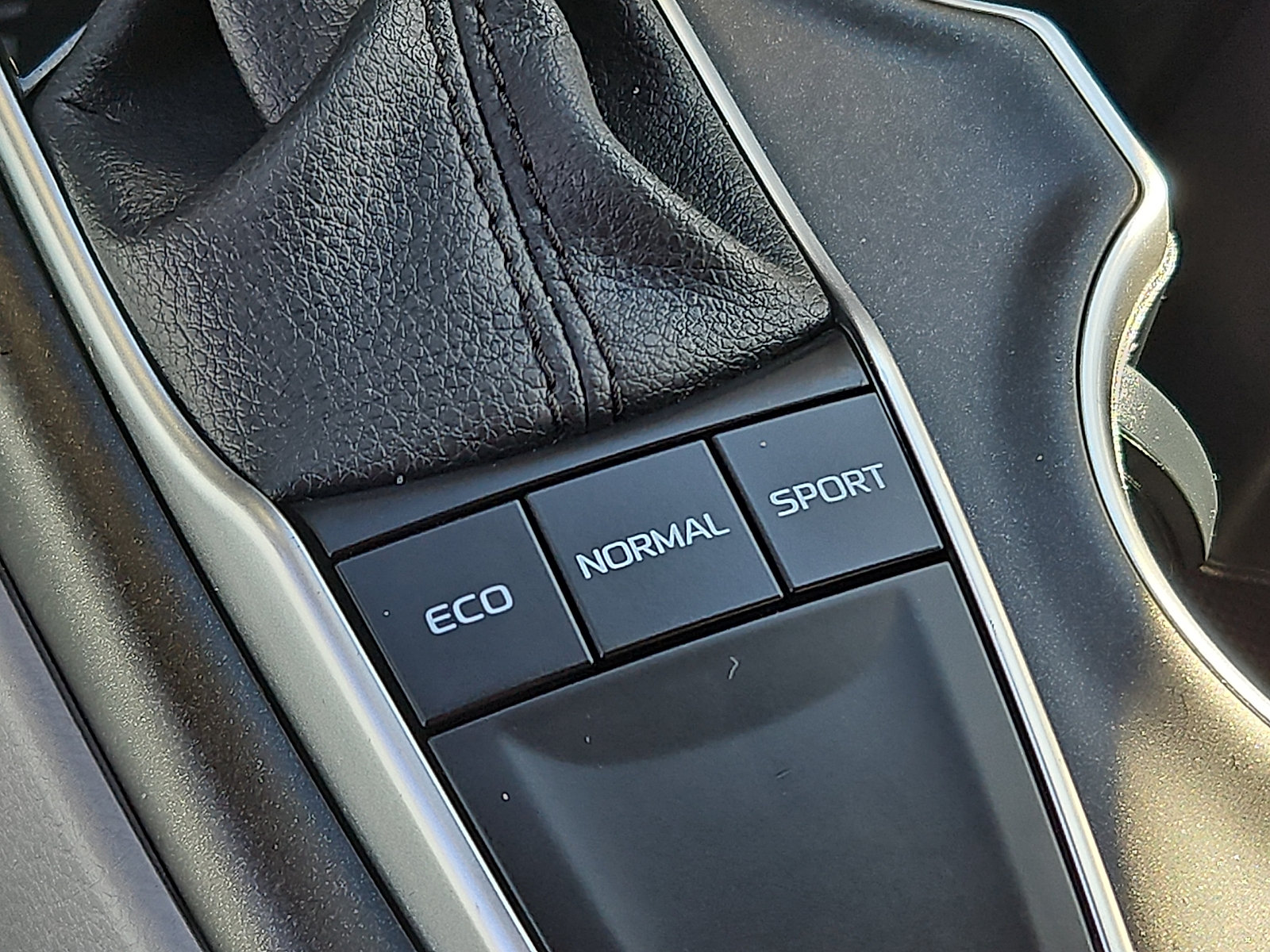 Used 2024 Toyota Camry LE w/ Convenience Package FWD image 24