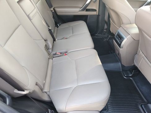 Used 2023 Lexus GX 460 Luxury w/ Accessory Package AWD/4WD image 32