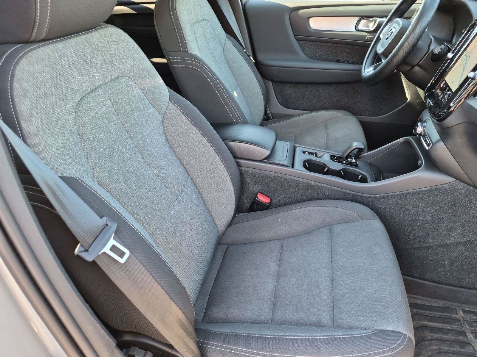 Used 2024 Volvo XC40 B5 Core AWD/4WD image 31