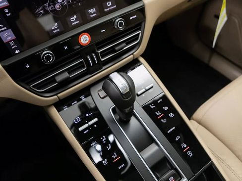 Certified 2026 Porsche Macan image 22