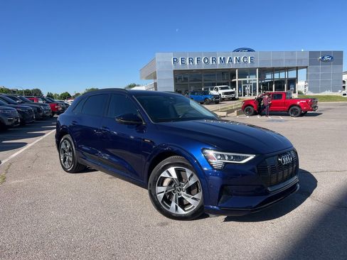 Used 2021 Audi e-tron Premium w/ Convenience Plus Package AWD/4WD image 2