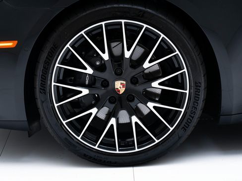 Certified 2026 Porsche Panamera image 12