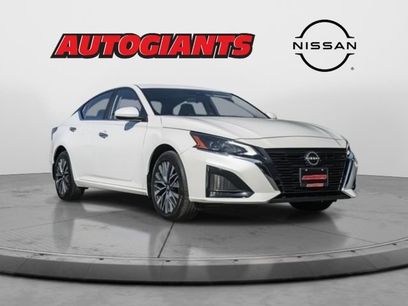 Used 2023 Nissan Altima 2.5 SV w/ SV Premium Package