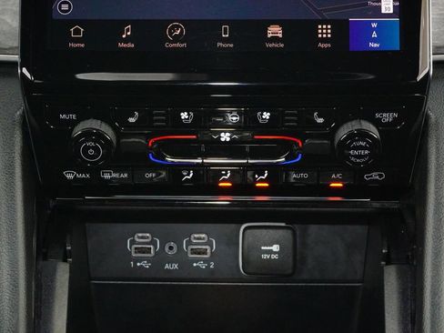 Used 2024 Jeep Grand Cherokee Overland AWD/4WD image 16