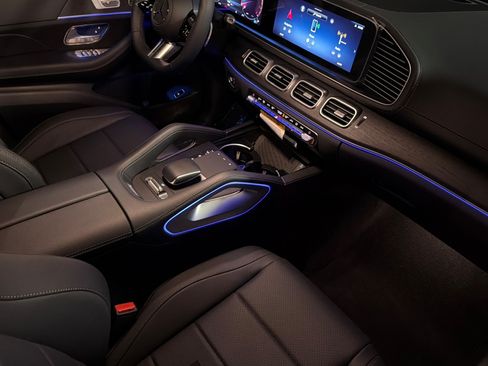New 2026 Mercedes-Benz GLS 450 4MATIC image 16