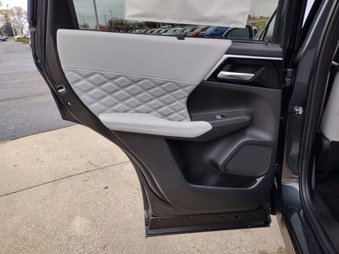 New 2025 Mitsubishi Outlander SEL image 32