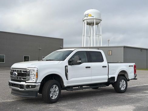 Used 2025 Ford F250 XLT AWD/4WD image 6