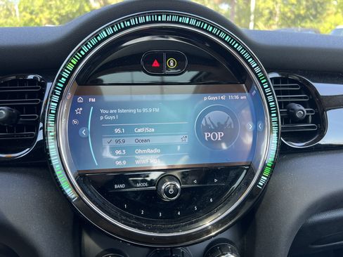 Used 2024 MINI Cooper 4-Door Hardtop FWD image 23