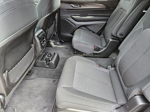 Used 2025 Jeep Grand Cherokee L Laredo AWD/4WD image 21