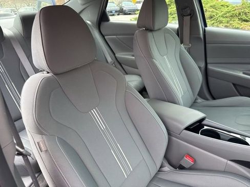 Used 2023 Hyundai Elantra SEL w/ Convenience Package image 24