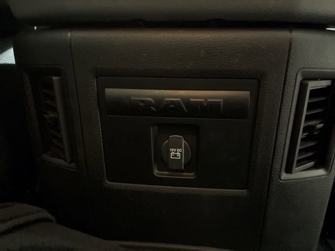 Used 2020 RAM 1500 Classic SLT w/ Luxury Group image 30