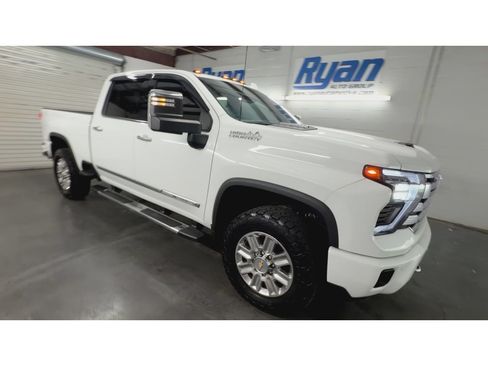 Certified 2024 Chevrolet Silverado 2500 High Country w/ High Country Premium Package AWD/4WD image 2