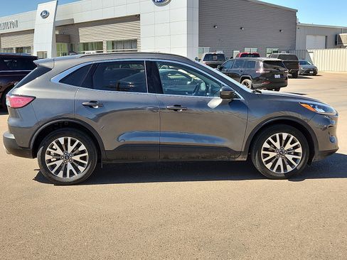 Used 2020 Ford Escape Titanium image 5