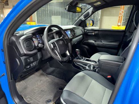 Used 2021 Toyota Tacoma TRD Sport AWD/4WD image 29