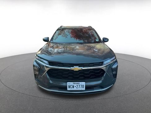 Used 2025 Chevrolet Trax LT image 4