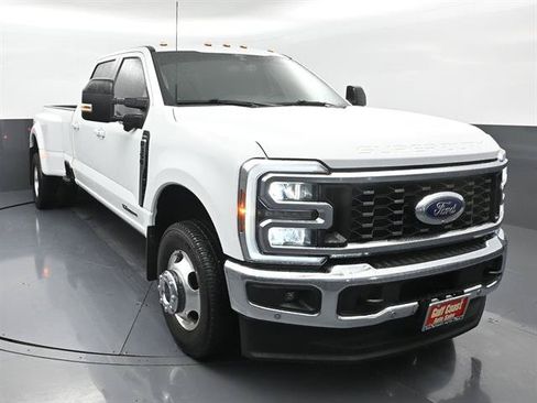 Used 2025 Ford F350 Lariat w/ Lariat Ultimate Package AWD/4WD image 3