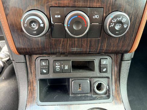 Used 2017 Chevrolet Traverse LT w/ Style and Technology Package FWD image 21
