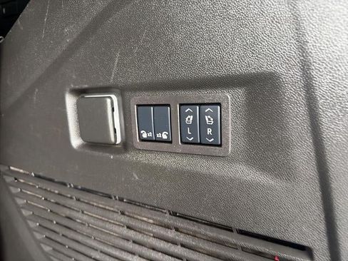 Used 2025 GMC Yukon Elevation w/ Elevation Premium Package AWD/4WD image 13