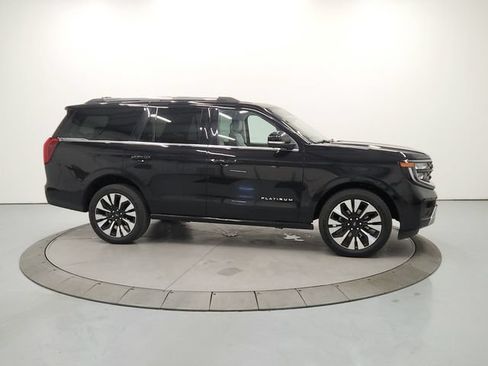Used 2025 Ford Expedition Platinum w/ Driver's Package AWD/4WD image 9