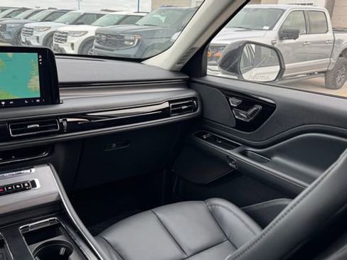 New 2026 Lincoln Aviator AWD w/ Jet Appearance Package image 21