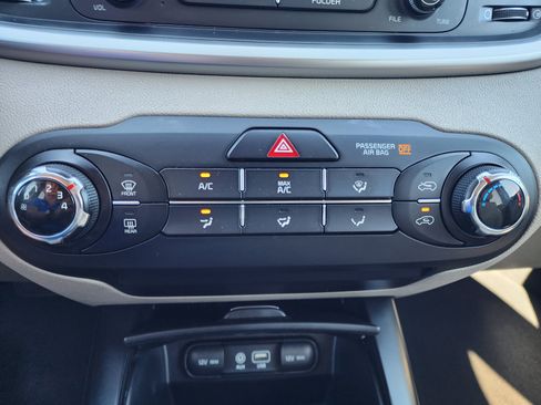 Used 2017 Kia Sorento AWD image 24