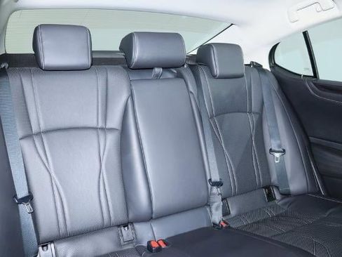 Used 2021 Lexus ES 300h w/ Luxury Package image 19