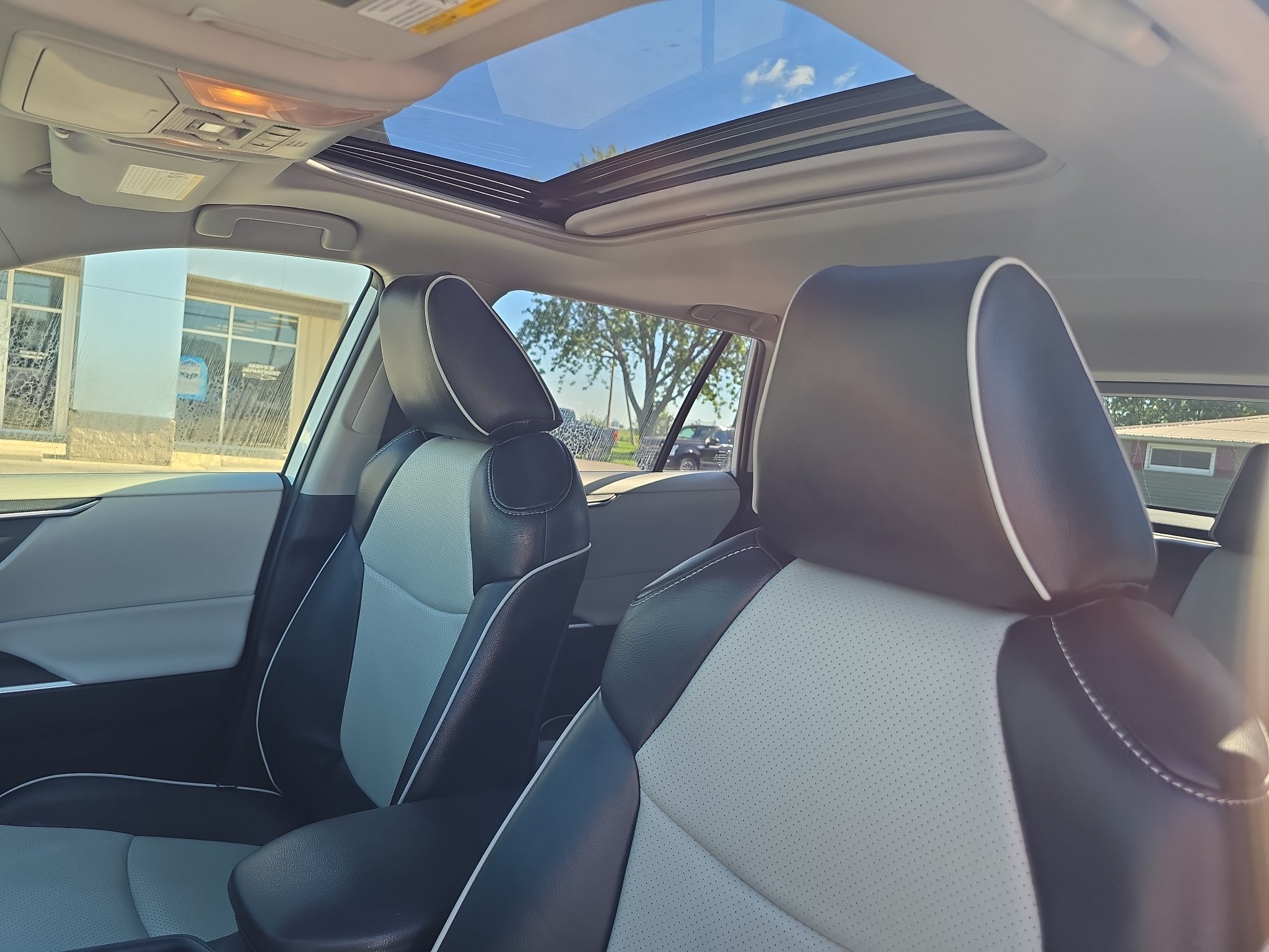 Used 2019 Toyota RAV4 XLE w/ Convenience Package AWD/4WD image 12