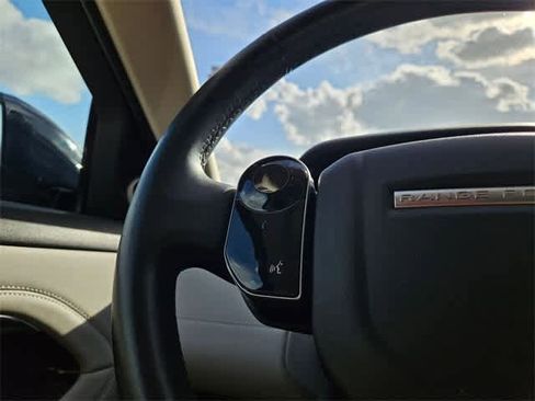 Used 2020 Land Rover Range Rover Evoque SE image 27