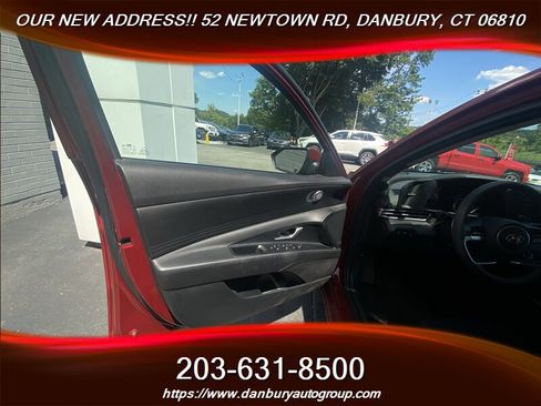 Used 2023 Hyundai Elantra SEL w/ Preferred Accessory Package FWD image 10
