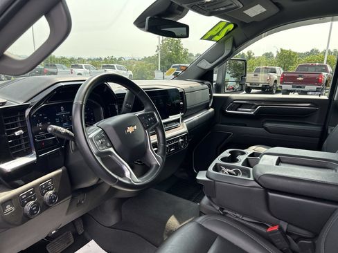 Used 2024 Chevrolet Silverado 2500 LTZ AWD/4WD image 26