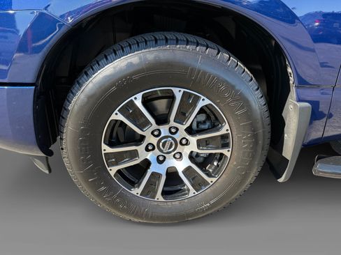 Used 2021 Nissan Titan SV w/ SV Convenience Package RWD image 9